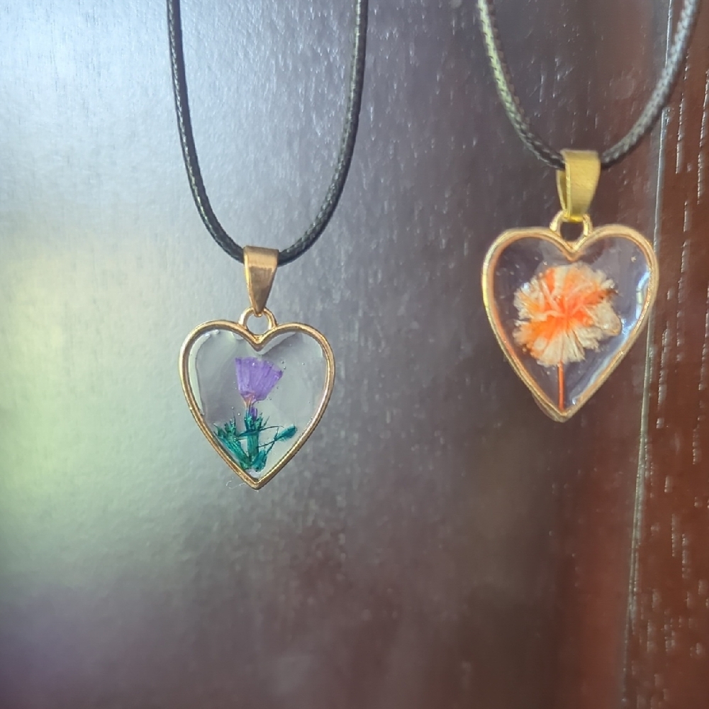 Heart-Shaped Gold Pendant Necklace with Purple and Orange Flowers